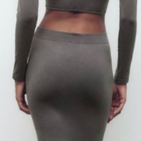 ZARA Dark Grey Seamless Fitted Tube Midi Skirt NWOT Size M/ L - Picture 8 of 12